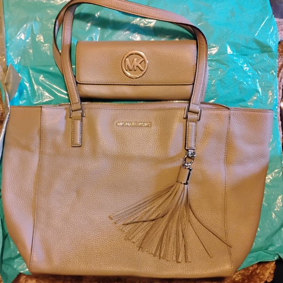 Michael Kors Handbags - Michael Kors Light Gray Tote with Tassel and Wallet